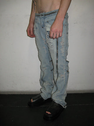 DISTRESSED ZIPPED BIKER JEANS