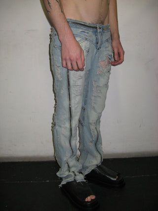 DISTRESSED ZIPPED BIKER JEANS