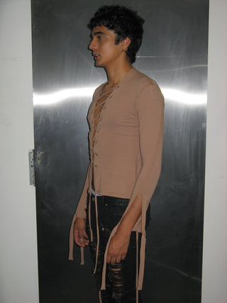 CAMISA CON OJILLOS