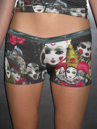MUCHAS PAYASAS CHISMOSAS MINI SHORTS