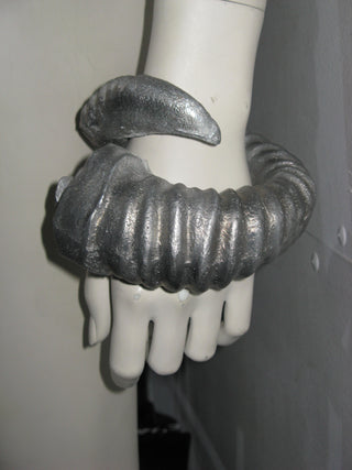 HORN BANGLE